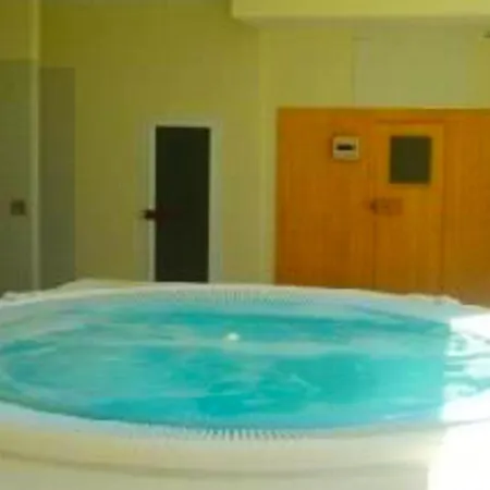 Elegant In Benahavís With Shared Pool, 100 M² Apartamento *