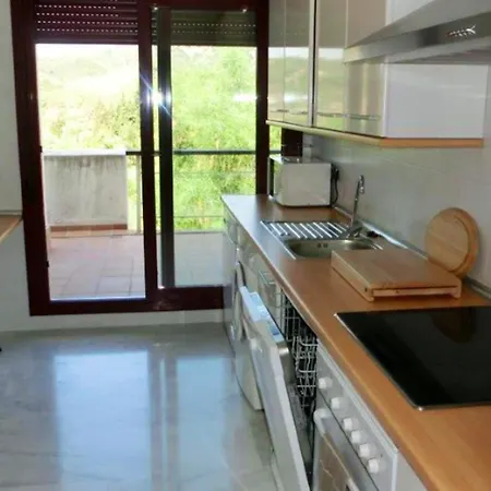 Elegant In Benahavís With Shared Pool, 100 M² *