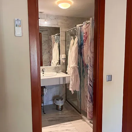 Elegant In Benahavís With Shared Pool, 100 M²