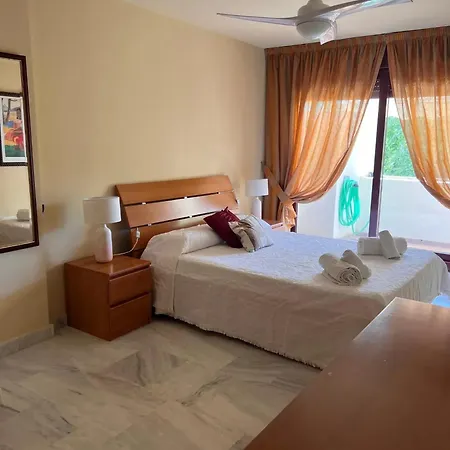 Elegant In Benahavís With Shared Pool, 100 M² *