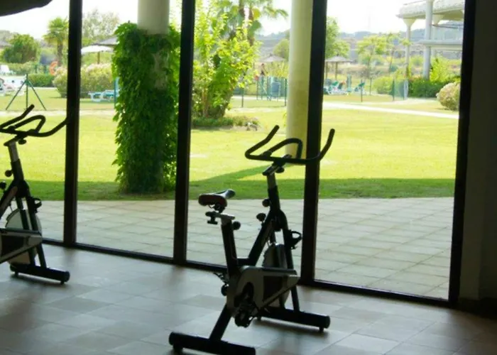 Elegant In Benahavis With Shared Pool, 100 M² Apartment *