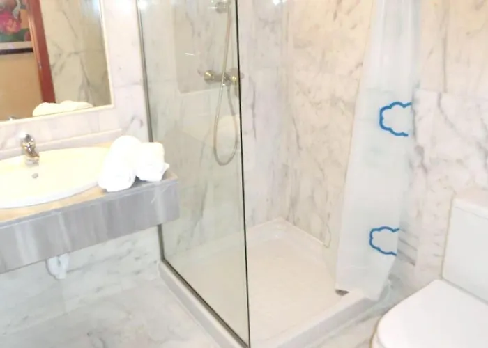 Elegant In Benahavis With Shared Pool, 100 M² Apartment Estepona