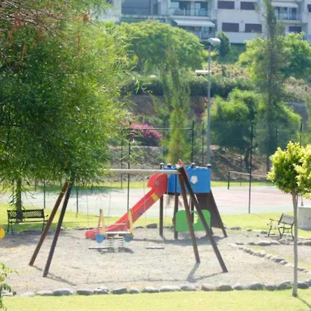 Elegant In Benahavis With Shared Pool, 100 M² *