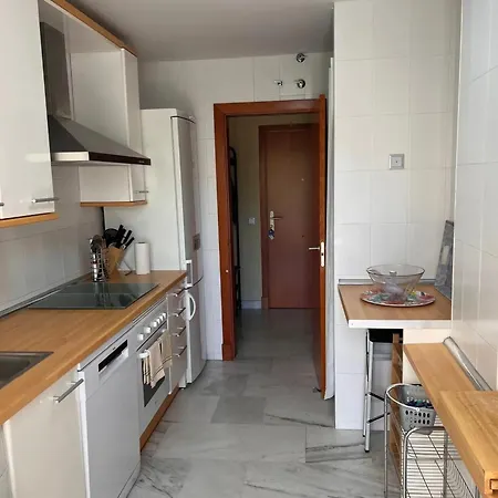 Elegant In Benahavis With Shared Pool, 100 M²