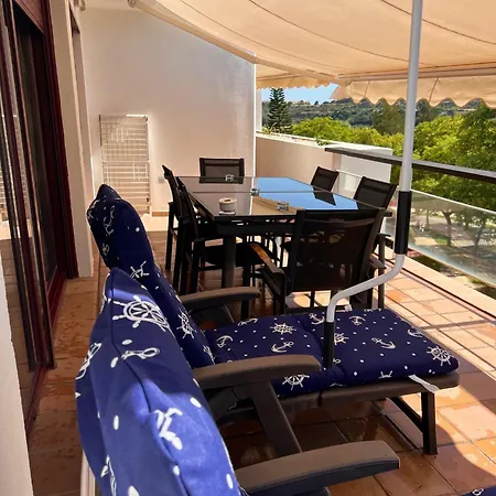 Elegant In Benahavis With Shared Pool, 100 M²