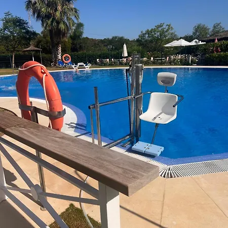 Elegant In Benahavis With Shared Pool, 100 M² Apartman Estepona