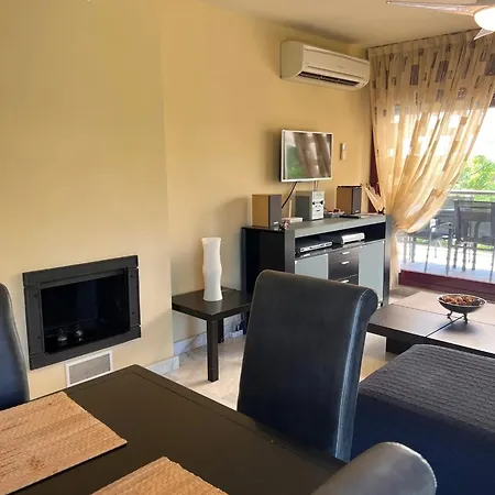 Elegant In Benahavis With Shared Pool, 100 M² Estepona