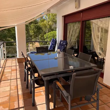 Elegant In Benahavis With Shared Pool, 100 M² Estepona