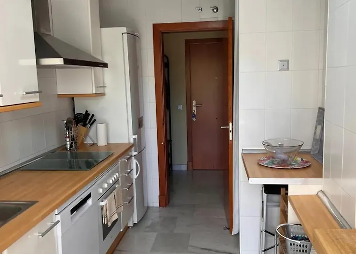 Elegant In Benahavis With Shared Pool, 100 M²