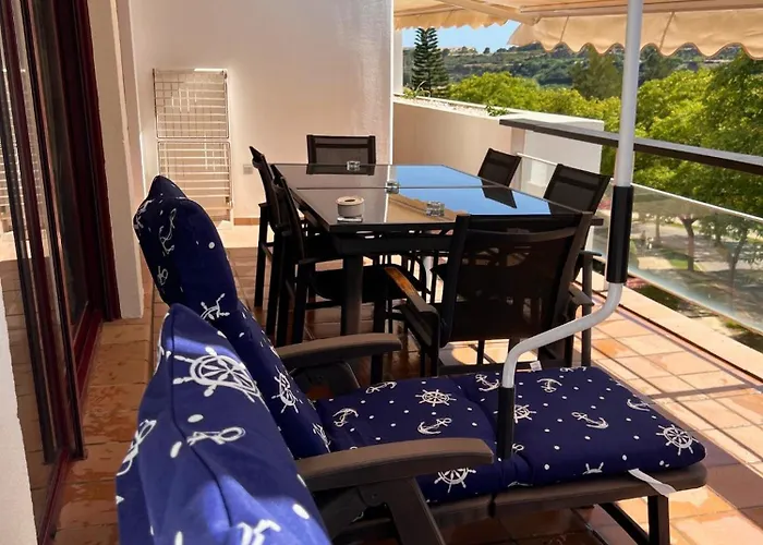 Elegant In Benahavis With Shared Pool, 100 M²