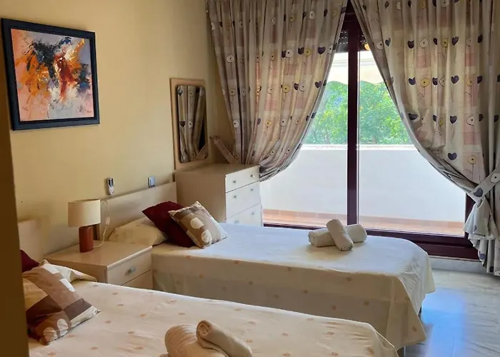 Lejlighed Elegant In Benahavis With Shared Pool, 100 M² Estepona