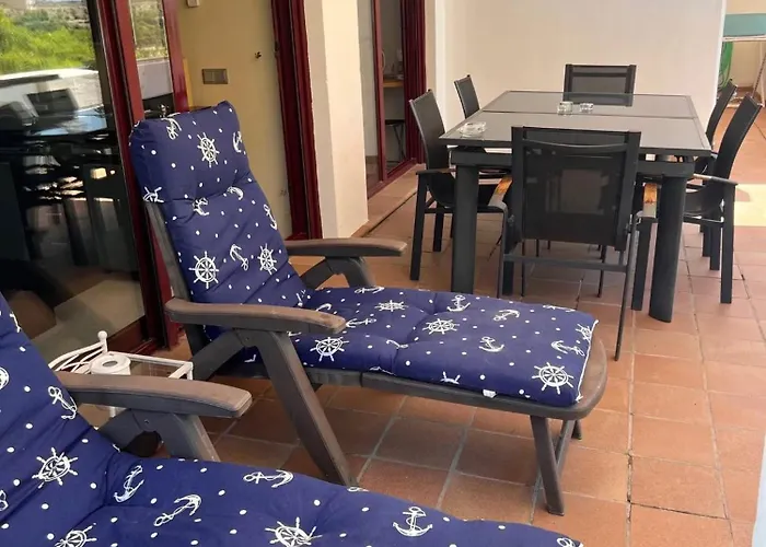 Elegant In Benahavis With Shared Pool, 100 M² *