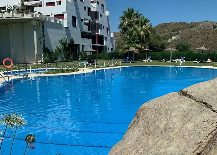 Lejlighed Elegant In Benahavis With Shared Pool, 100 M² *