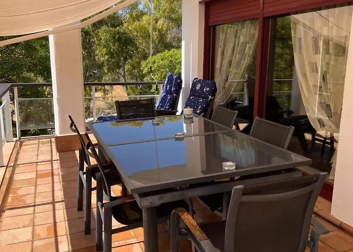 Elegant In Benahavis With Shared Pool, 100 M² Estepona