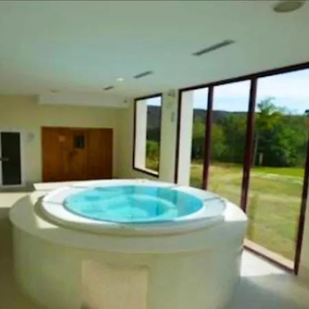 Διαμέρισμα Elegant In Benahavis With Shared Pool 100 M² Εστεπόνα