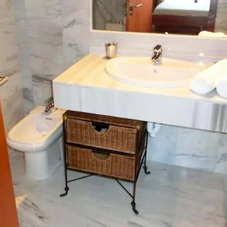 Elegant In Benahavis With Shared Pool 100 M² Διαμέρισμα *