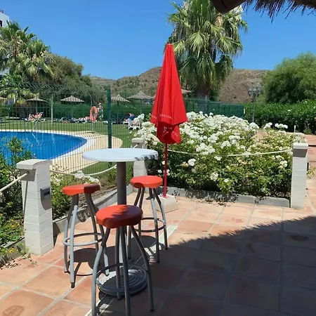 Elegant In Benahavis With Shared Pool, 100 M² Διαμέρισμα