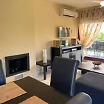 Elegant In Benahavis With Shared Pool, 100 M² Estepona