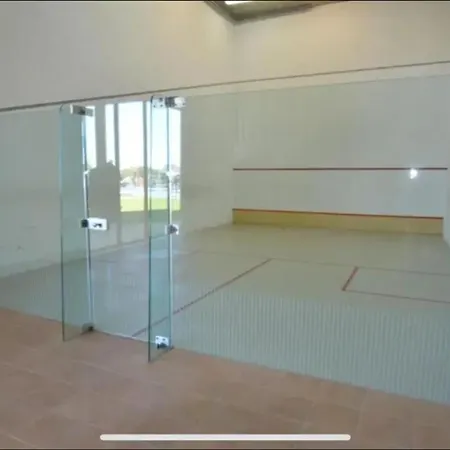 Elegant In Benahavis With Shared Pool 100 M²