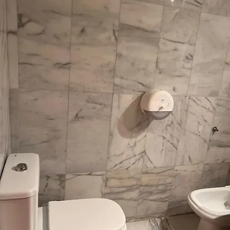 Lägenhet Elegant In Benahavis With Shared Pool, 100 M² Estepona
