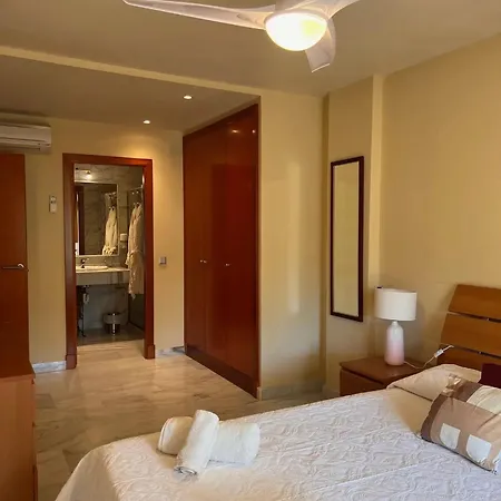 Elegant In Benahavis With Shared Pool, 100 M²