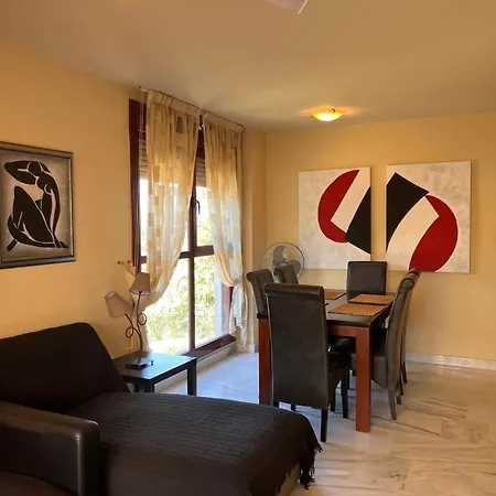 Lägenhet Elegant In Benahavis With Shared Pool, 100 M² *