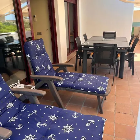 Elegant In Benahavis With Shared Pool, 100 M² *
