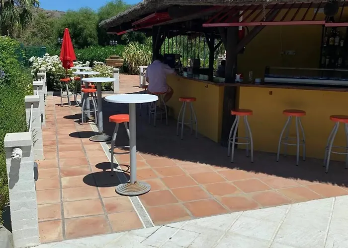 Elegant In Benahavis With Shared Pool, 100 M² Appartement Estepona