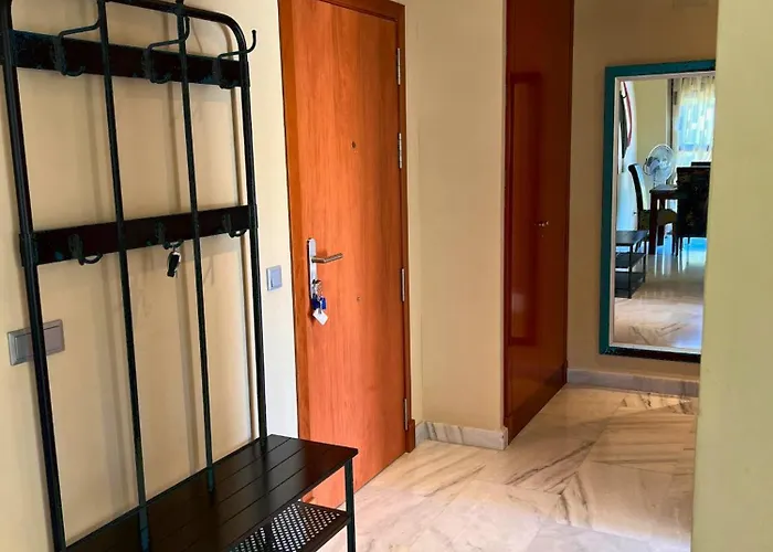 Elegant In Benahavis With Shared Pool, 100 M² *