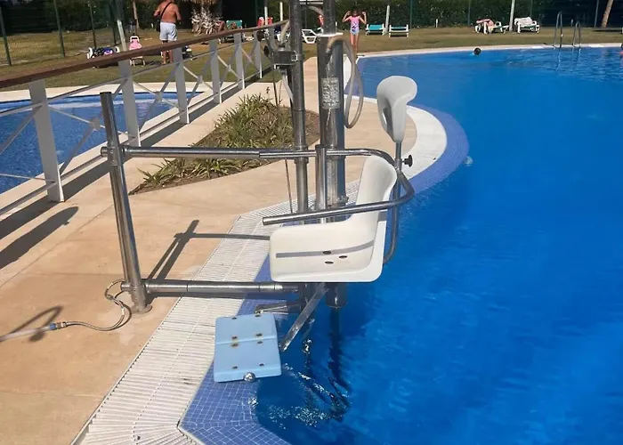 Elegant In Benahavis With Shared Pool, 100 M² Estepona